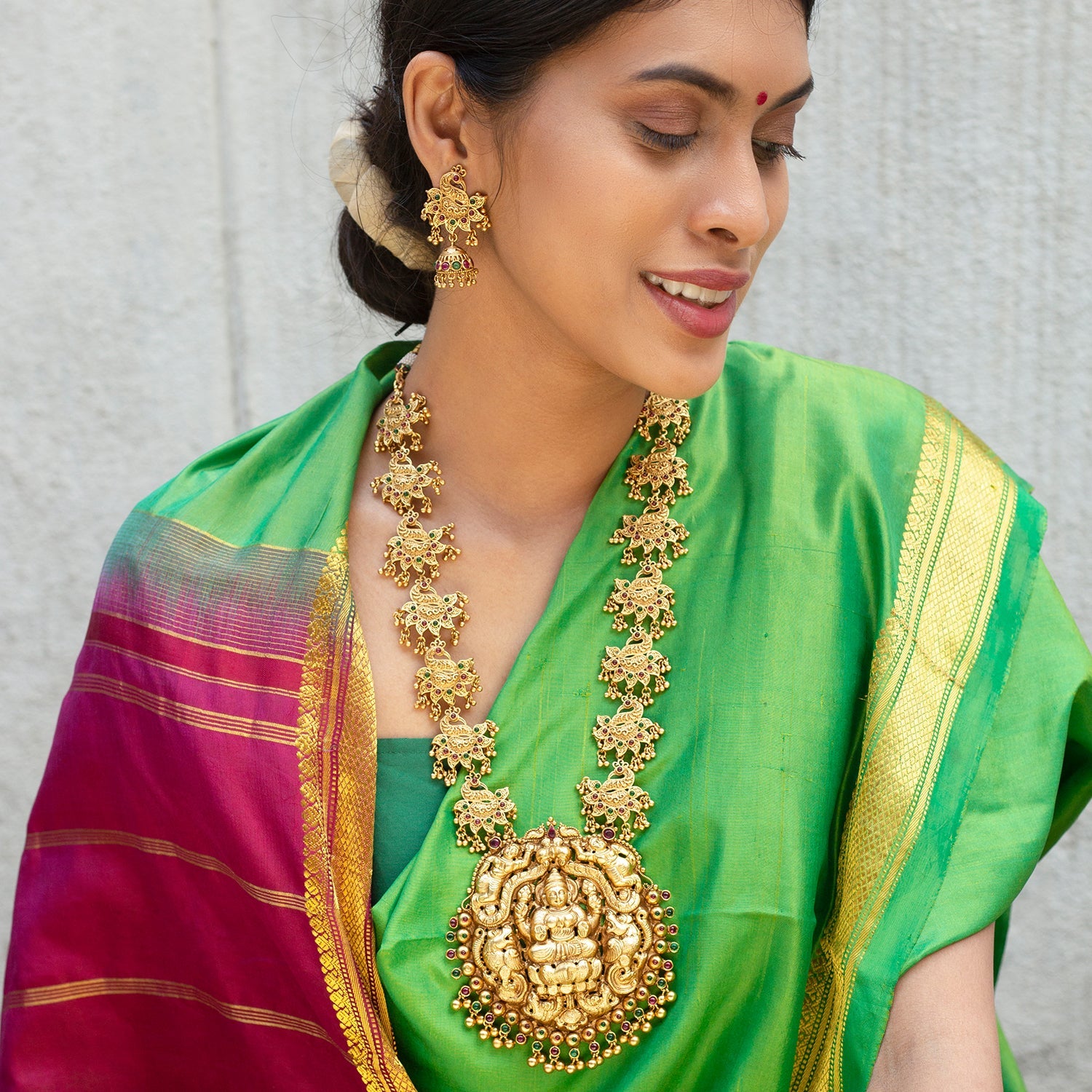 MUST HAVE LONG NECKLACE SET FOR SAREE OF THIS SEASON?