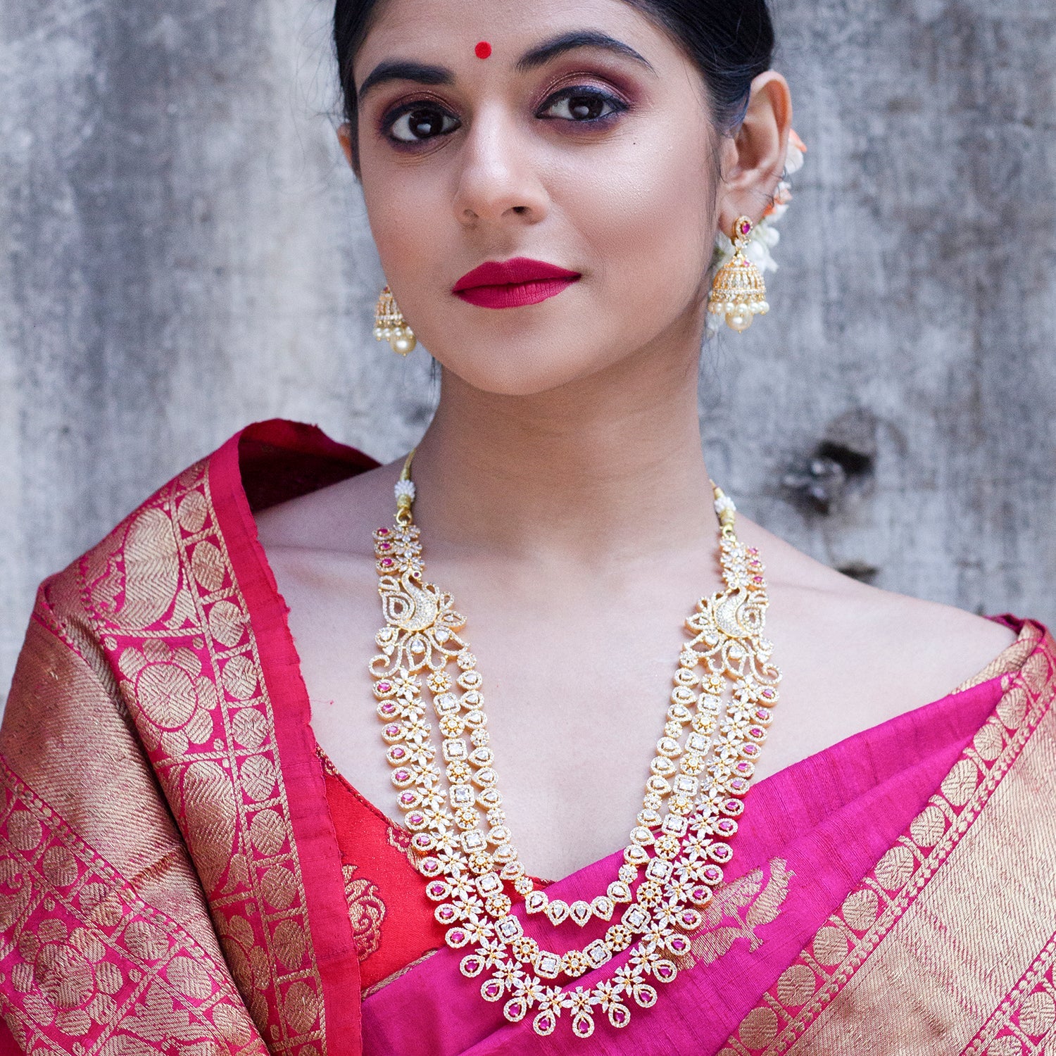 MODERN KUNDAN JEWELLERY IS BRINGING BACK THE CHARM OF CELEBRATED FASHION TRENDS