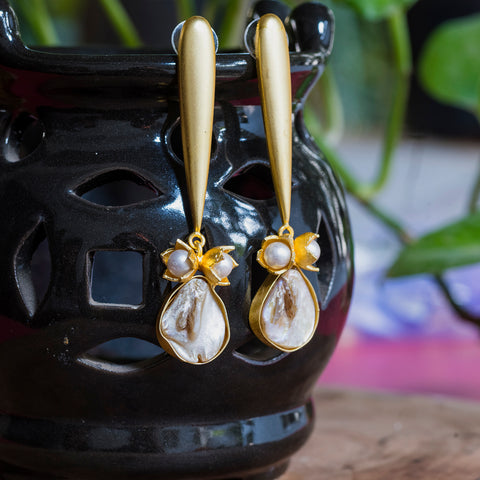 dangling tear drop pearl earrings