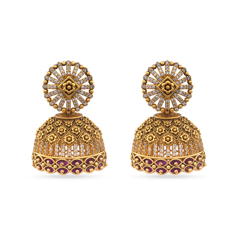 A pair of Beautiful Jummka earrings in gold imitation jewellery